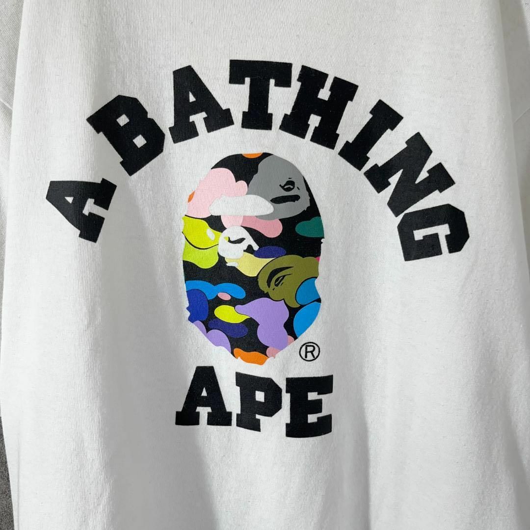 [大人気]　アベイシングエイプ　Tシャツ　大猿　カレッジロゴ　カラフルカモ メンズのトップス(Tシャツ/カットソー(七分/長袖))の商品写真