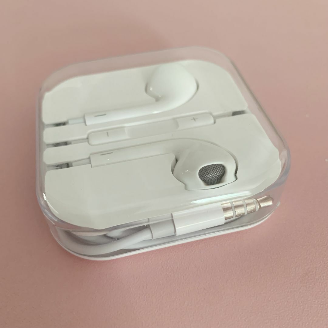 Apple(アップル)のApple純正 EarPods 3.5 mm ヘッドフォンプラグ イヤホン スマホ/家電/カメラのオーディオ機器(ヘッドフォン/イヤフォン)の商品写真