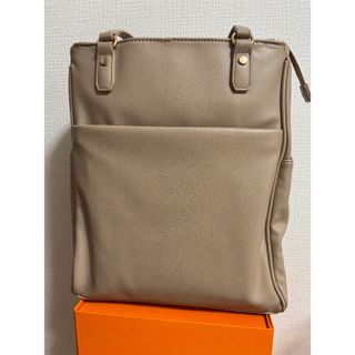 【新品タグ付き】レザー調  女性用リュック　３weyタイプ(ショルダーバッグ)