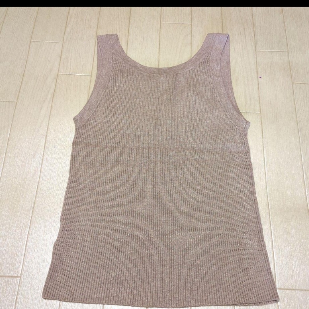 H&M(エイチアンドエム)の美品　Ｈ＆Ｍ　リブニットタンクトップ　ベージュ　M レディースのトップス(ニット/セーター)の商品写真