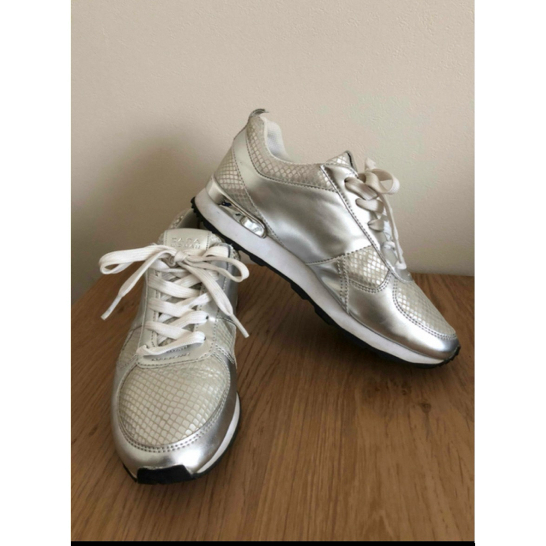 ZARA - ZARA パイソン柄スニーカー 35 22〜22.5cm位 シルバー