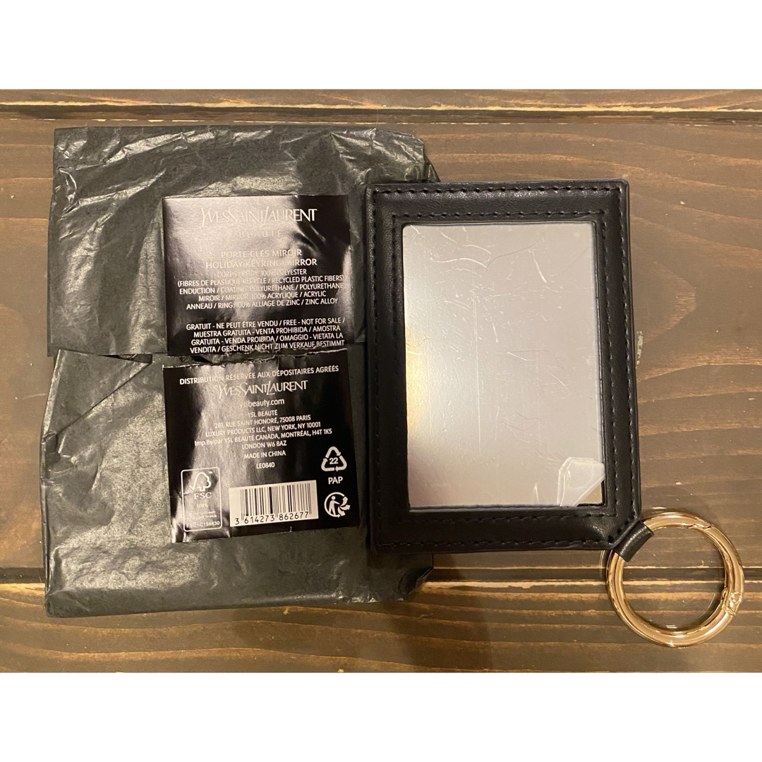Yves Saint Laurent Beaute(イヴサンローランボーテ)のイヴサンローラン Holiday Keyring Mirror レディースのファッション小物(ミラー)の商品写真