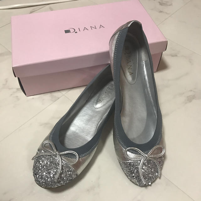DIANA(ダイアナ)のダイアナ シルバーラメのバレエシューズ レディースの靴/シューズ(バレエシューズ)の商品写真