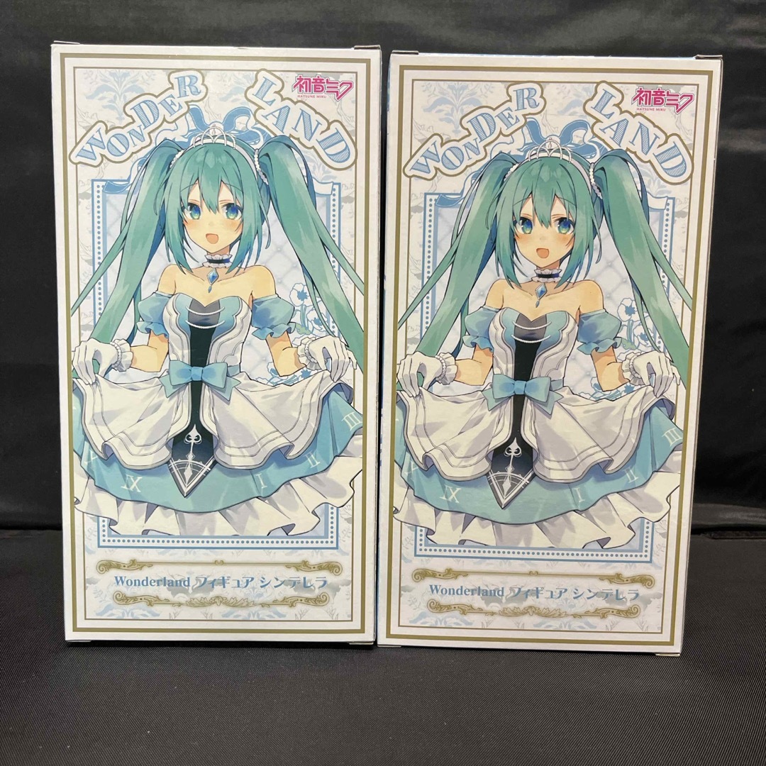 TAITO - 初音ミク Wonderland フィギュアシンデレラ2点セットの