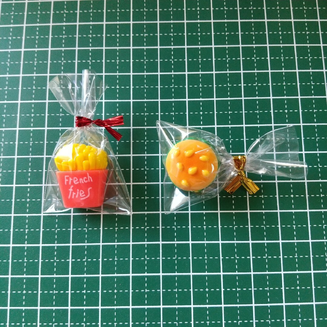 袋入 ミニチュア #1172☆ ハンバーガー&ポテト 4個 デコパーツ ハンドメイドのおもちゃ(ミニチュア)の商品写真