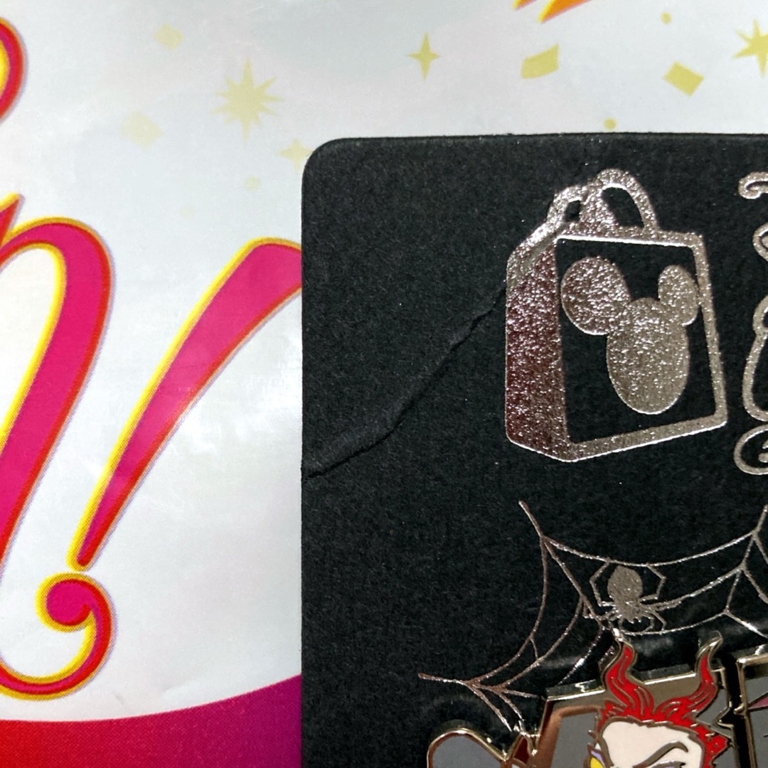 Disney(ディズニー)の希少 ディズニーモール ナイトメアビフォアクリスマス ピン バッジ LE250 エンタメ/ホビーのアニメグッズ(バッジ/ピンバッジ)の商品写真
