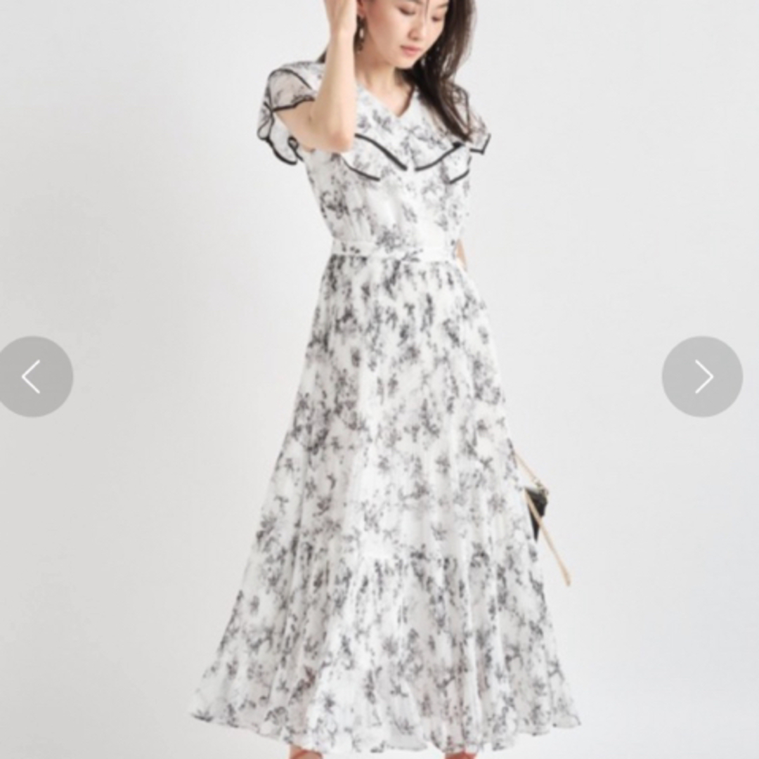 JUSGLITTY(ジャスグリッティー)の【タグ付き新品未使用】ジャスグリッティー　ラインタッチプリントワンピース　花柄 レディースのワンピース(ロングワンピース/マキシワンピース)の商品写真