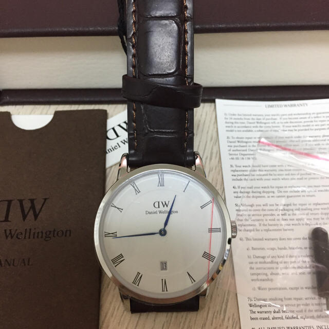 Daniel Wellington(ダニエルウェリントン)のダニエルウェリントン 腕時計 ブラウンクロコダイル ホワイト メンズの時計(腕時計(アナログ))の商品写真