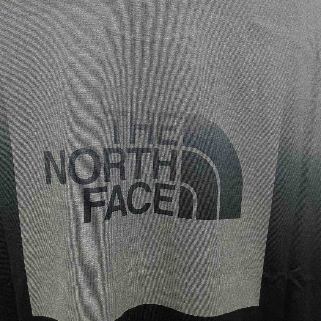 THE NORTH FACE(ザノースフェイス)のノースフェイス丸の内限定【L】Gradation Square Logo Tee メンズのトップス(Tシャツ/カットソー(半袖/袖なし))の商品写真