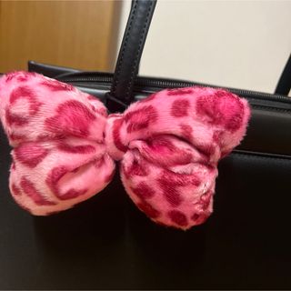 スクバにも♡一個700円！ リボン型♡モフモフピンクヒョウ柄♡デカリボンゴム
