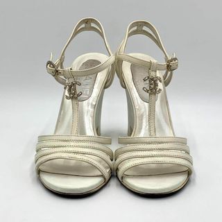シャネル(CHANEL)の［美品］シャネル　ストラップサンダル　ココマーク　チェーンロゴ　ウェッジヒール(サンダル)