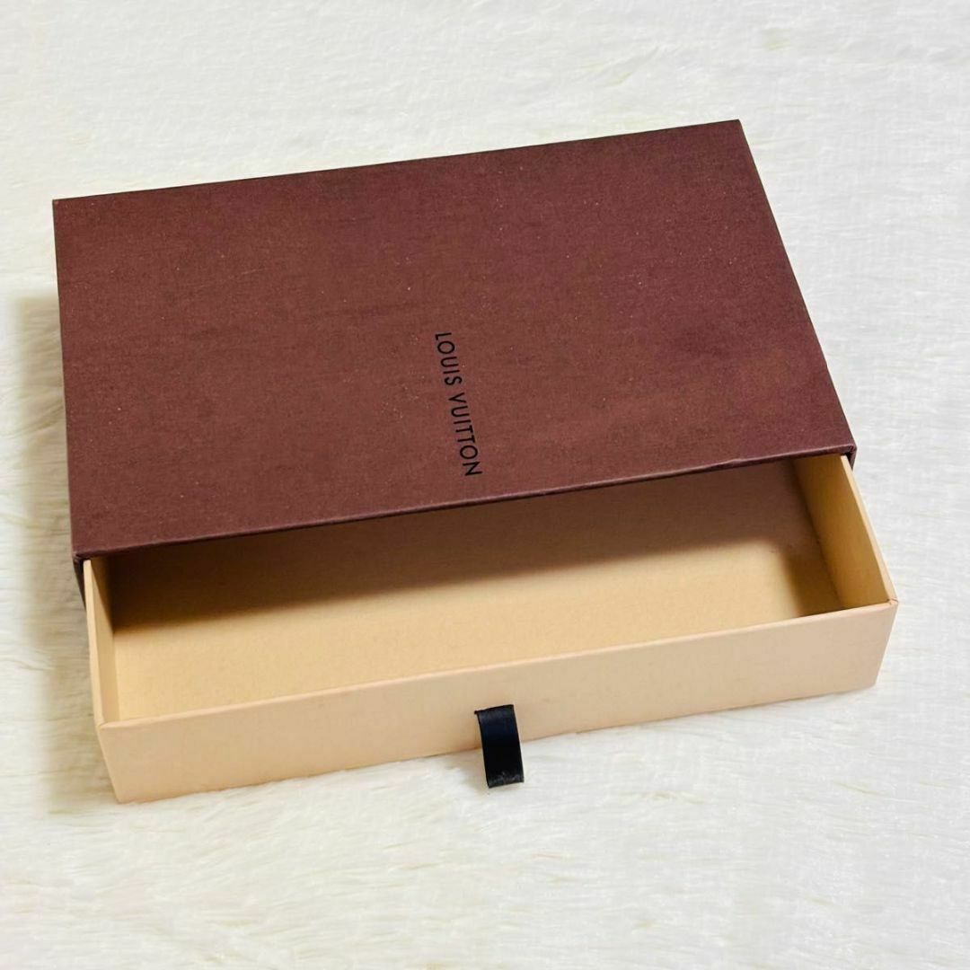 ルイヴィトン 空箱 小物入れ 22×14×5cm キーケース 保存箱 空き箱 インテリア/住まい/日用品のインテリア小物(小物入れ)の商品写真