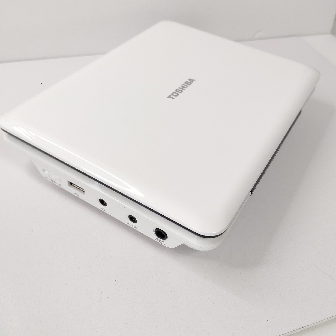 東芝ポータブルDVDプレイヤー　SD-P 710SW 東芝 レグザ SD-P710SW 7型 ポータブルDVDプレーヤー 美品