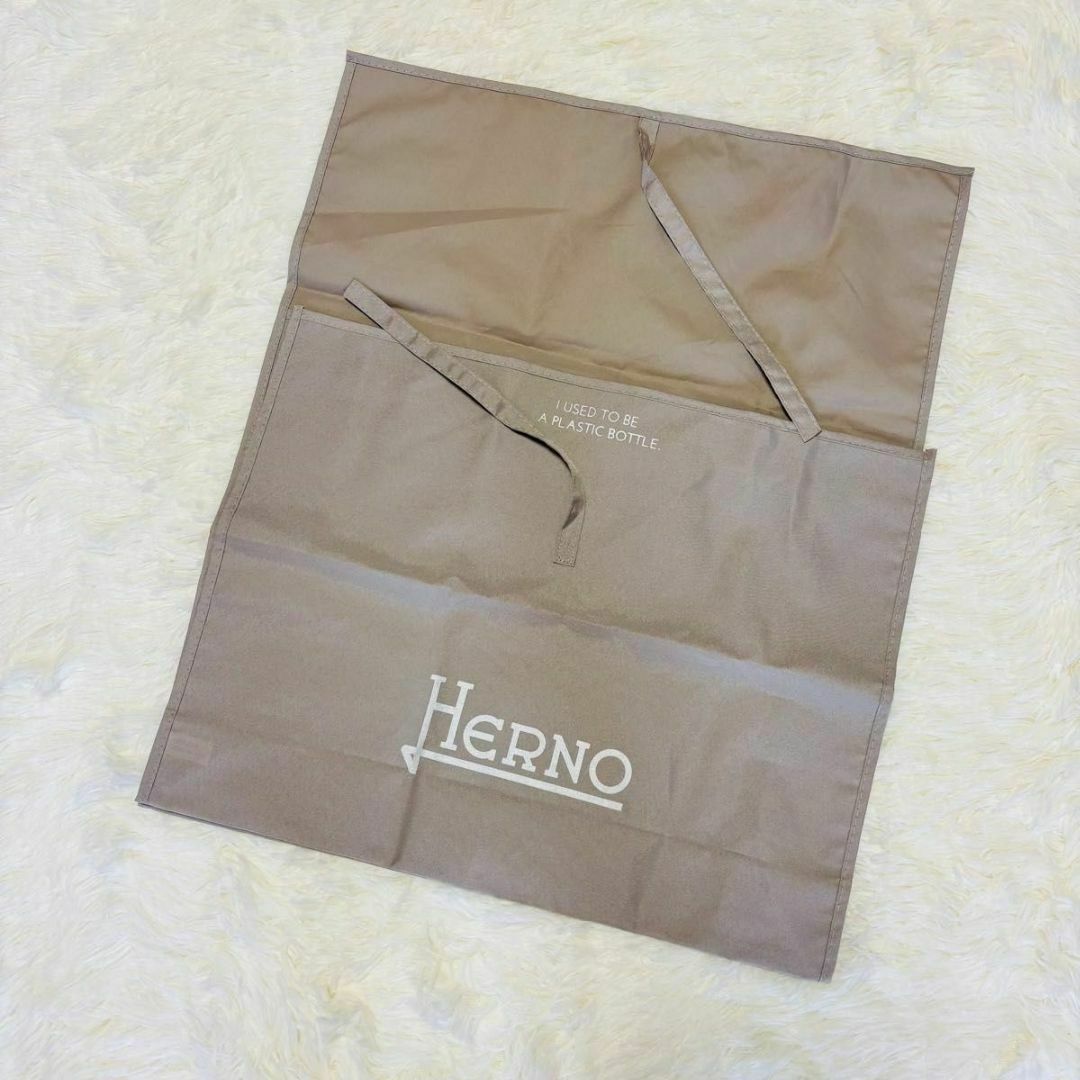 HERNO(ヘルノ)のHERNO ガーメントバッグ 保存袋 マチあり 未使用 エコ素材 ジャケット収納 インテリア/住まい/日用品の日用品/生活雑貨/旅行(旅行用品)の商品写真