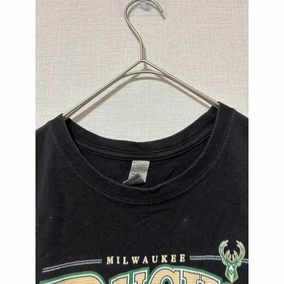 GILDAN(ギルダン)のMILWAUKEE BUCKS バックス2021 NBA チャンピオンTシャツ チケットのスポーツ(バスケットボール)の商品写真