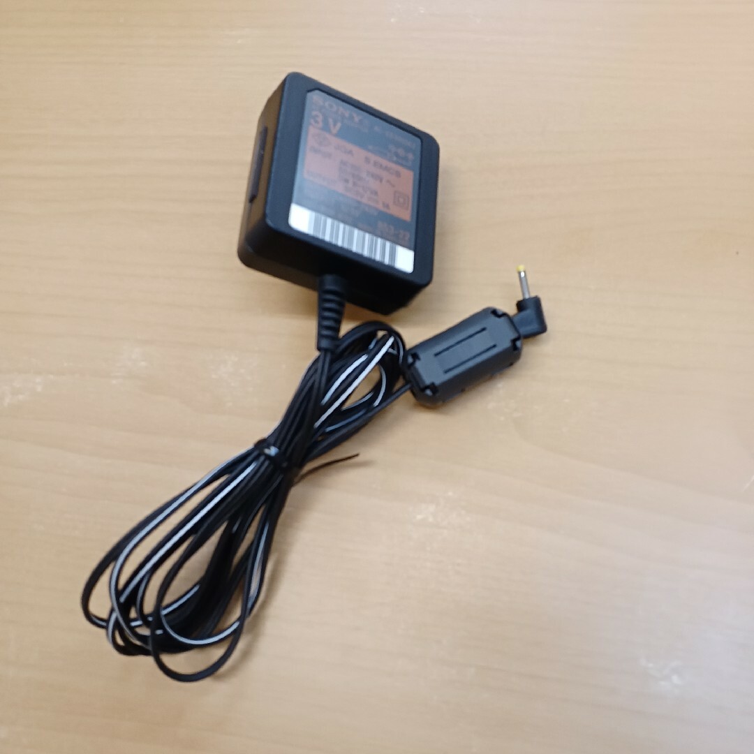 SONY(ソニー)のSONY CDウォークマン シルバー D-NE730(S) スマホ/家電/カメラのオーディオ機器(ポータブルプレーヤー)の商品写真
