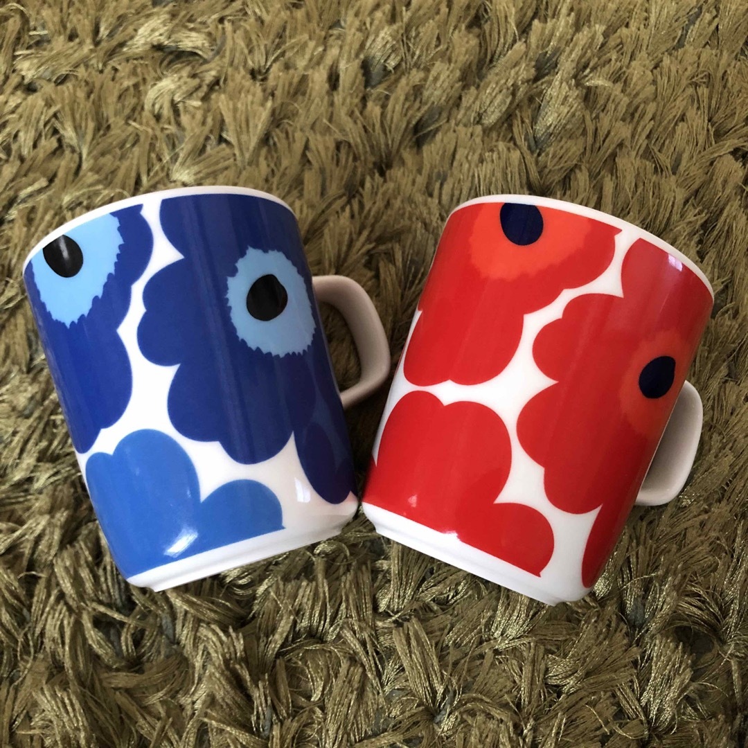 marimekko(マリメッコ)のマリメッコ*オイヴァ*ウニッコ*赤青ペア*マグカップ インテリア/住まい/日用品のキッチン/食器(グラス/カップ)の商品写真