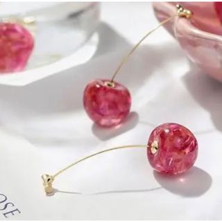 【新品】さくらんぼのピアス(ピアス)