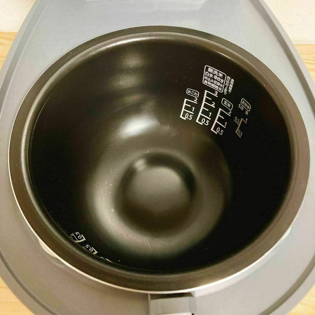 アイリスオーヤマ(アイリスオーヤマ)の【美品】アイリスオーヤマ IHジャー炊飯器 RC-IL30 グレー 3合炊き スマホ/家電/カメラの調理家電(炊飯器)の商品写真