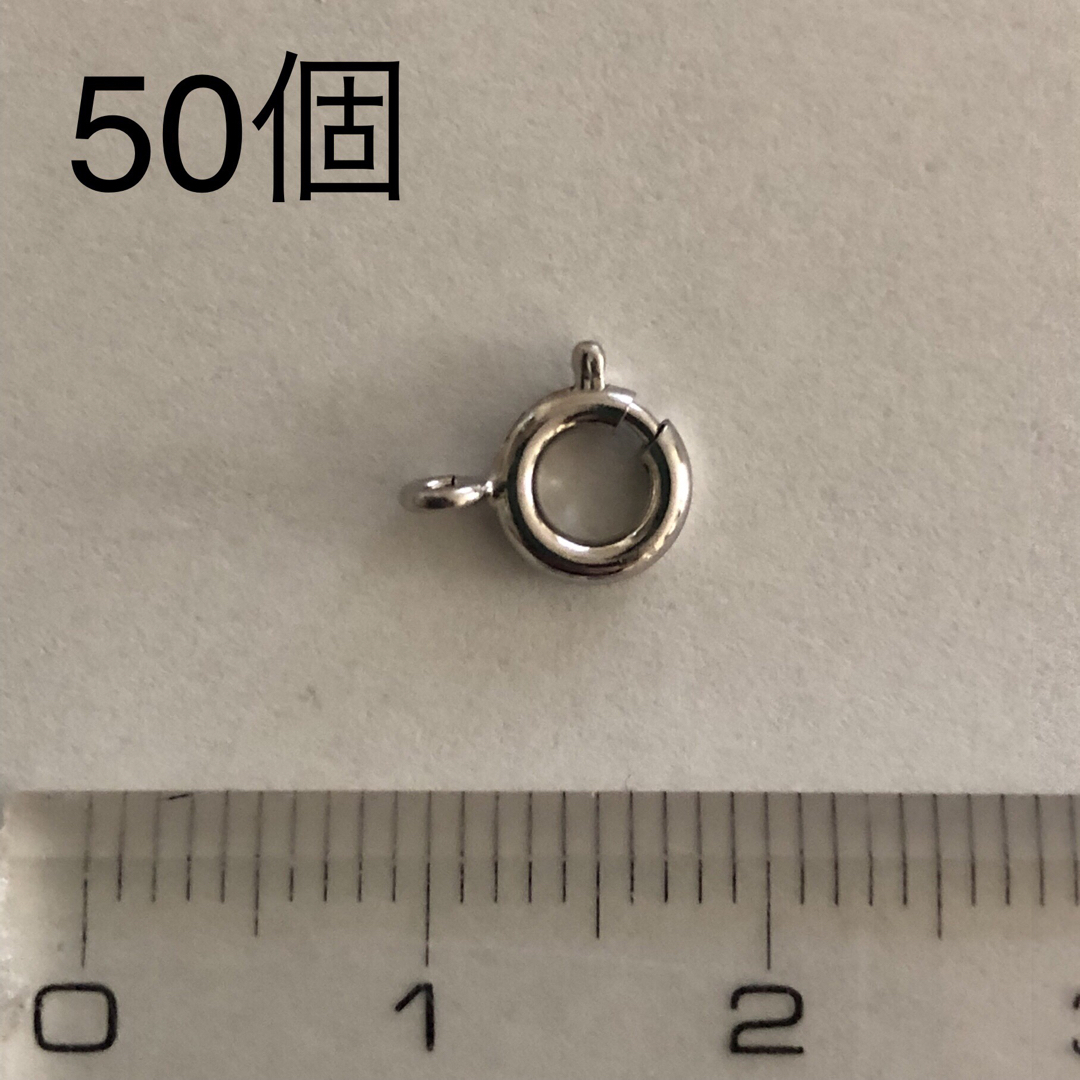 ★引き輪5.5㎜　50個　銀色　作ろ！ドットコム　トーホーキャピタル ハンドメイドの素材/材料(各種パーツ)の商品写真