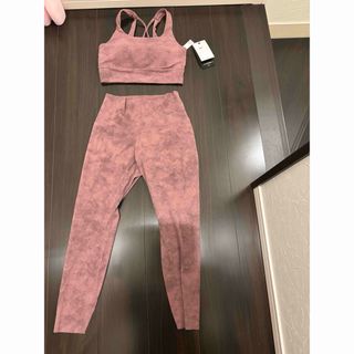ナイキ(NIKE)のNike ピンクベージュタイダイ系スポーツセットアップ希少美脚(セット/コーデ)
