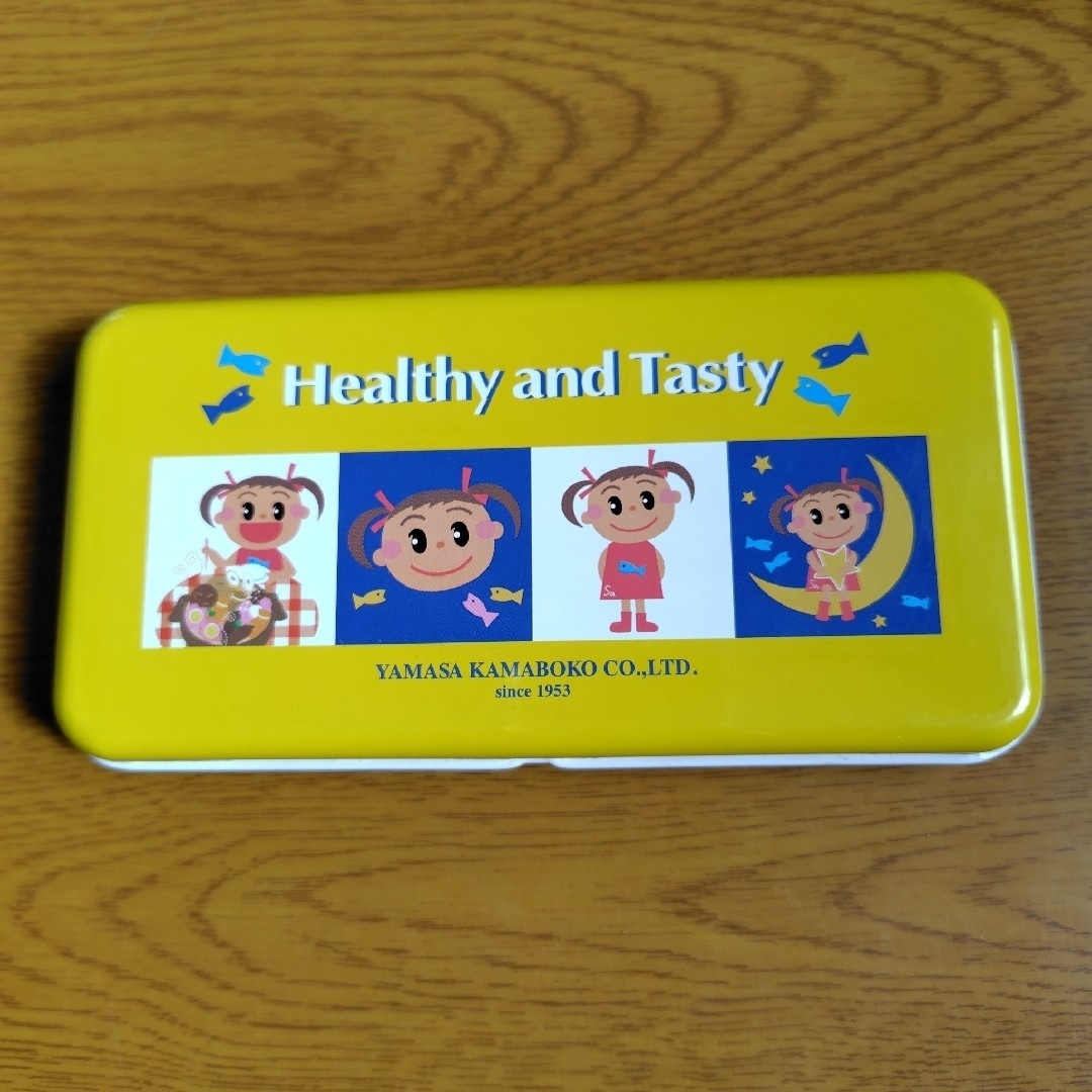 さっちゃん　ボールチェーンマスコット　缶ペンケース　シール＆バッジおまとめ エンタメ/ホビーのおもちゃ/ぬいぐるみ(キャラクターグッズ)の商品写真
