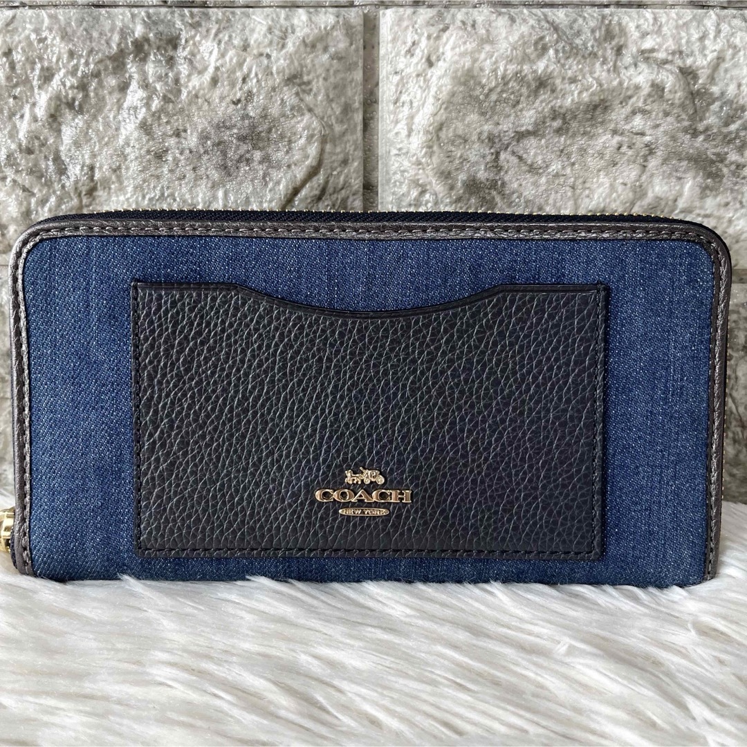 COACH(コーチ)の【新品未使用】希少　コーチ　F67578 デニム　ラウンドファスナー長財布 レディースのファッション小物(財布)の商品写真