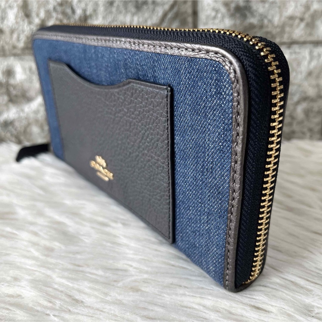COACH(コーチ)の【新品未使用】希少　コーチ　F67578 デニム　ラウンドファスナー長財布 レディースのファッション小物(財布)の商品写真