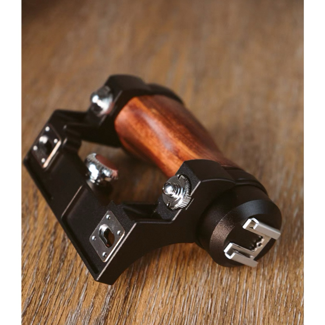 PENTAX(ペンタックス)の新品 PENTAX ペンタックス 67/6X7/67I I左手用ハンドグリップ スマホ/家電/カメラのカメラ(フィルムカメラ)の商品写真
