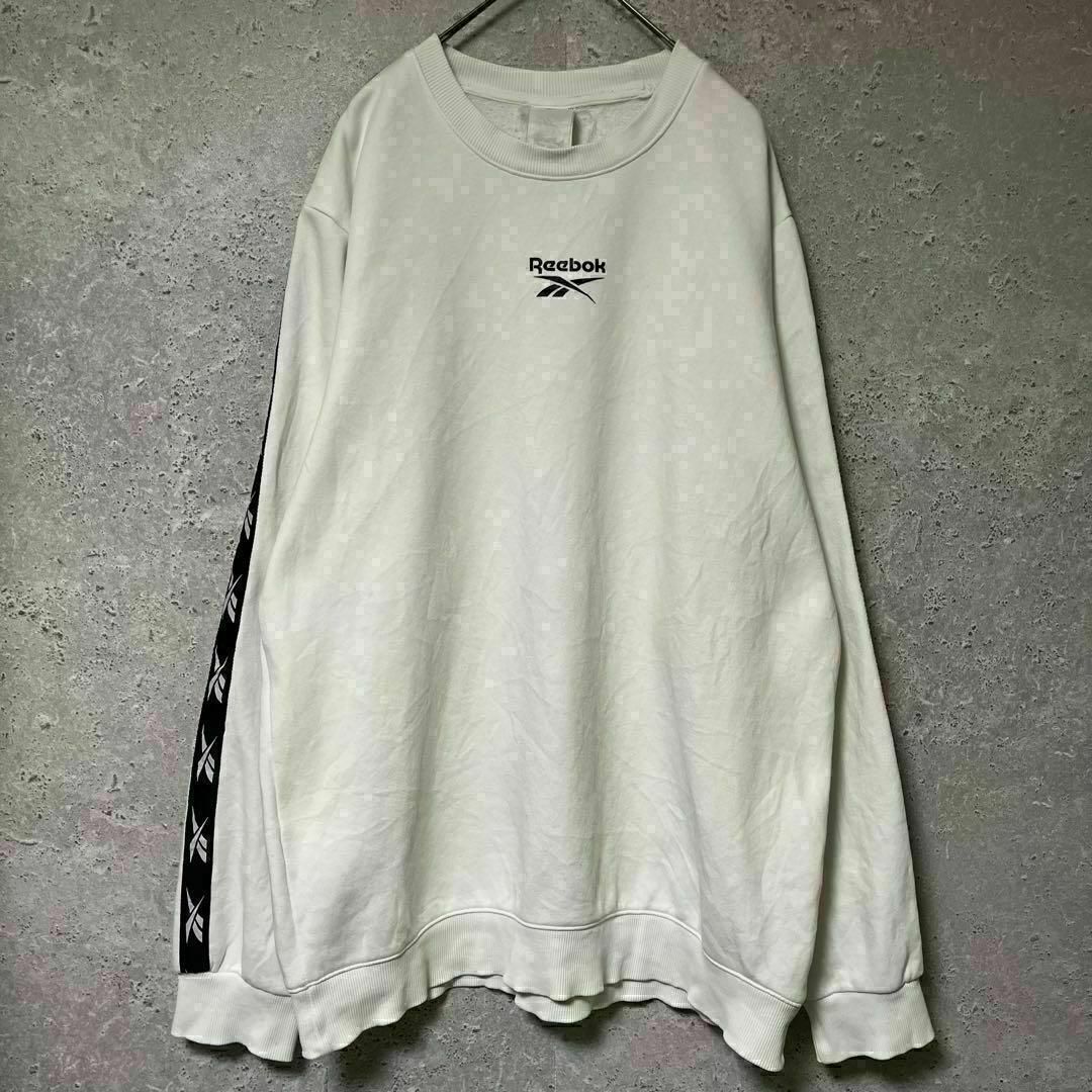 Reebok(リーボック)のReebok リーボック トレーナー スウェット シンプル 胸ロゴ メンズのトップス(スウェット)の商品写真