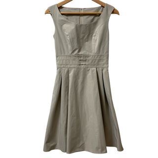 フォクシーニューヨーク(FOXEY NEW YORK)の良品 FOXEY NEW YORK フォクシーニューヨーク ウエストリボンデザイン ノースリーブ ひざ丈 フレアワンピース 25444 38 ベージュ レディース 古着 中古 USED(ひざ丈ワンピース)