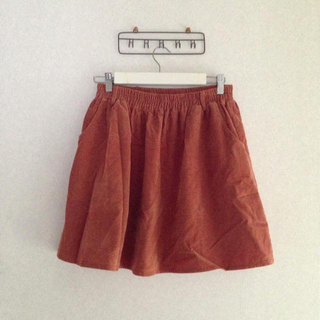 クリスプ(Crisp)のCrisp オレンジ色スカート(ひざ丈スカート)