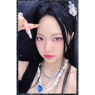 ルセラフィム(LE SSERAFIM)の【新品未使用】ウンチェ トレカ ユニバ 予約特典 EASY(アイドルグッズ)