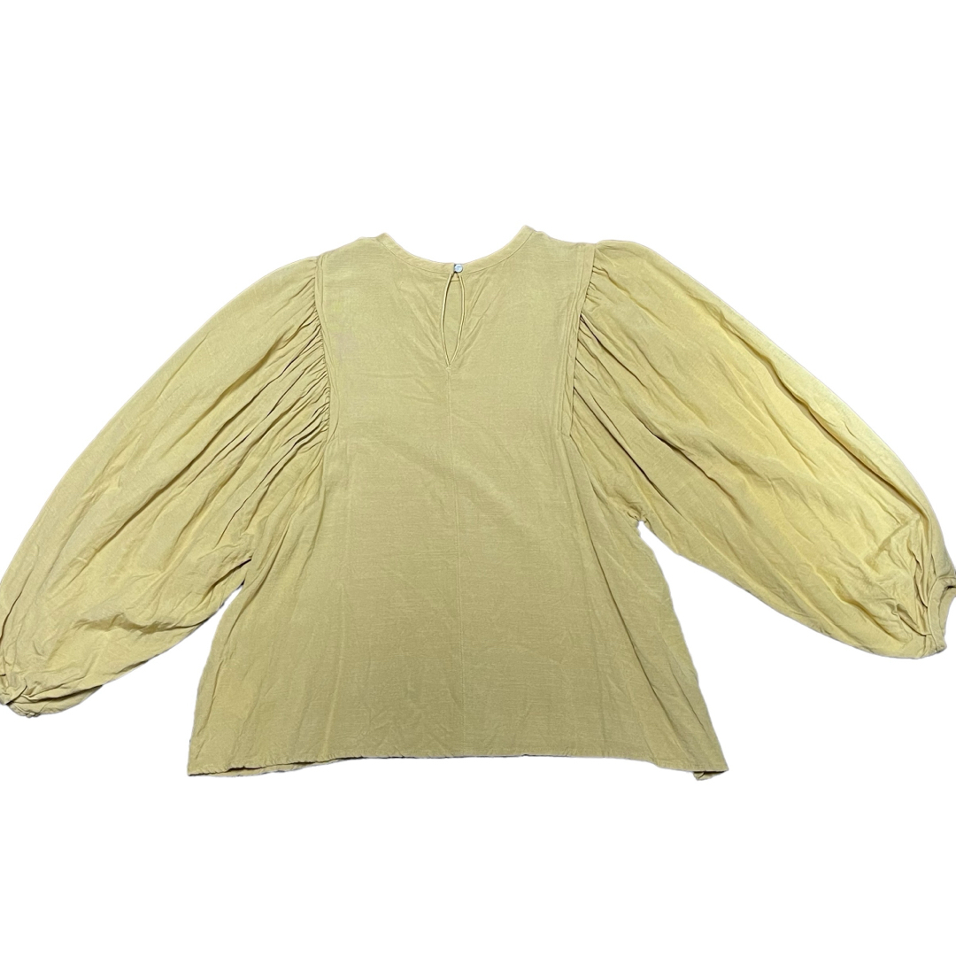 Ungrid(アングリッド)のUngrid アングリッド ショルダータックブラウス イエロー レディースのトップス(シャツ/ブラウス(長袖/七分))の商品写真