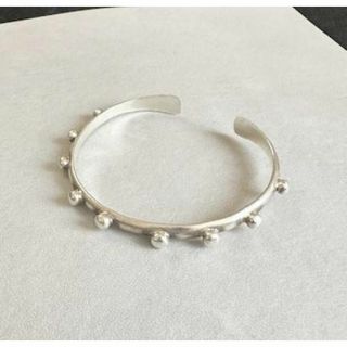 新着 現品限りレディース バングル カレンシルバー ハンドメイド 純銀 #32(ブレスレット/バングル)