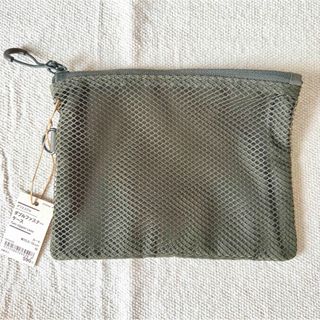ムジルシリョウヒン(MUJI (無印良品))の無印良品　ポリエステルダブルファスナーケース カーキ　Ｍ(旅行用品)