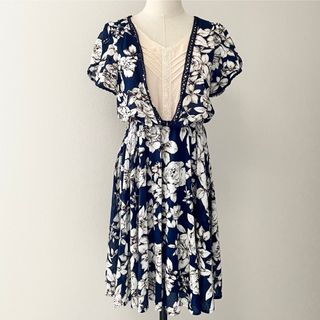 アクシーズファム(axes femme)の未使用　アクシーズ  単色花柄　サーキュラー　ワンピース(ひざ丈ワンピース)