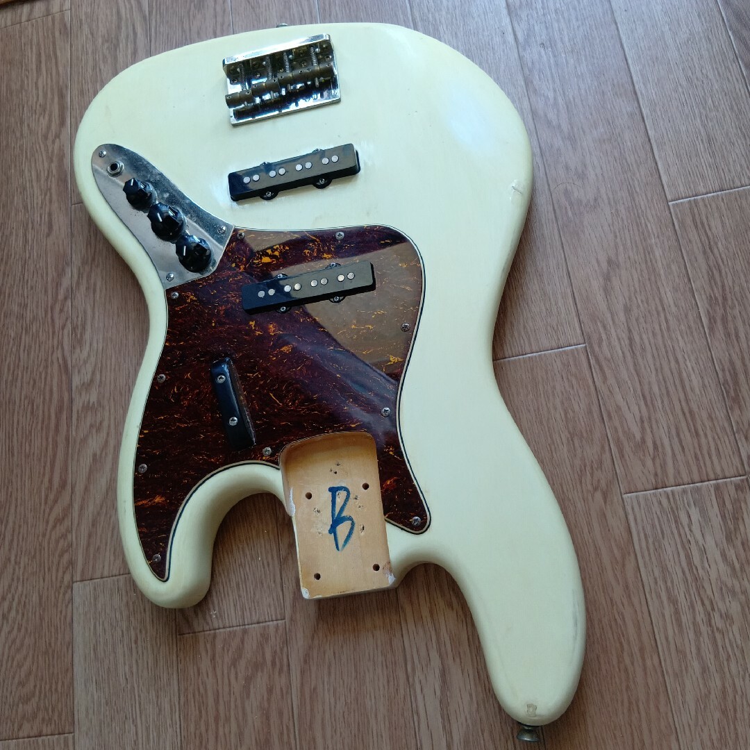 squier 初期classic vibe JB ボディ&アッセンブリー SQUIER - squier 初期classic vibe JB ボディ&アッセンブリーの