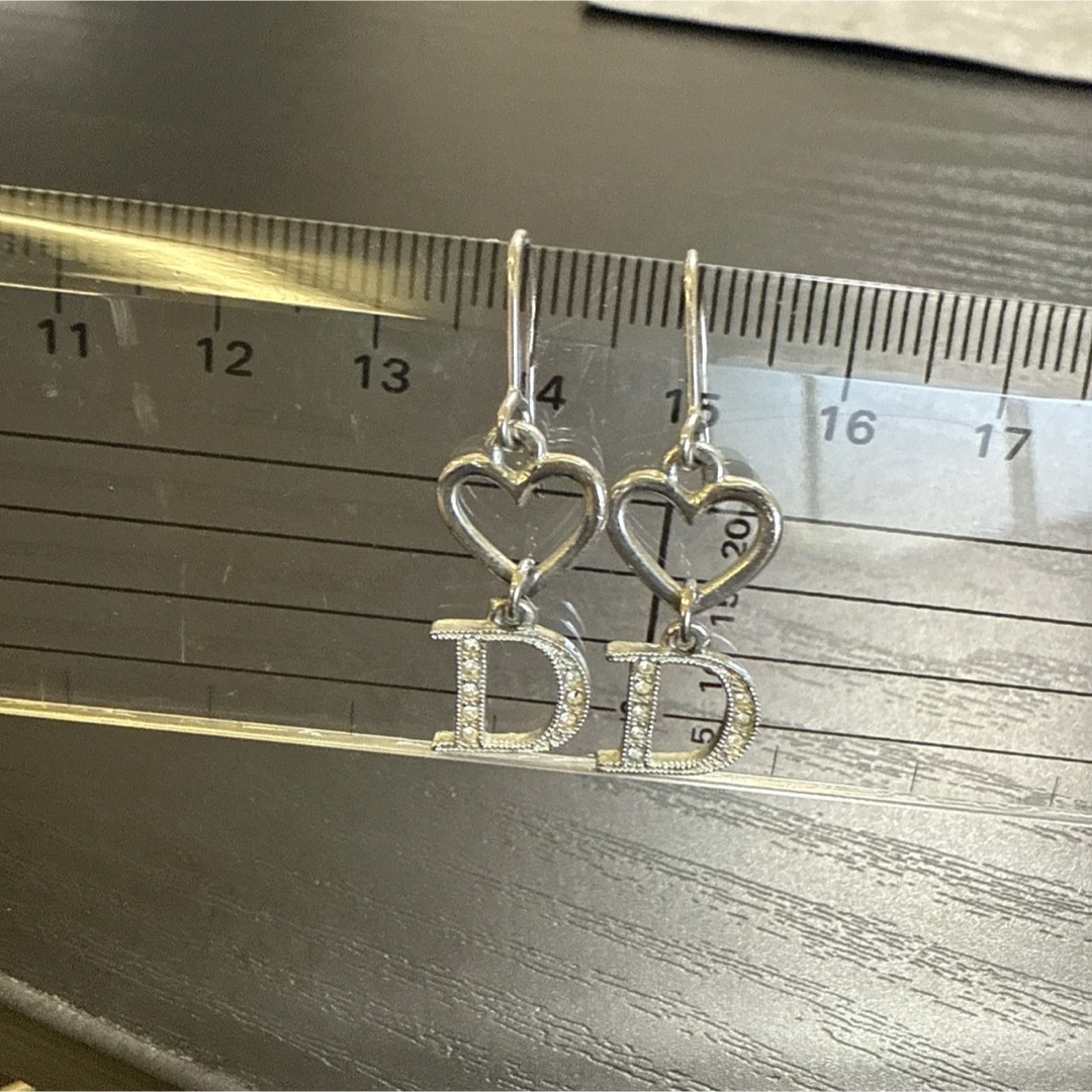 Christian Dior(クリスチャンディオール)のChristian Dior ラインストーン付きDハートチャームフックピアス美品 レディースのアクセサリー(ピアス)の商品写真
