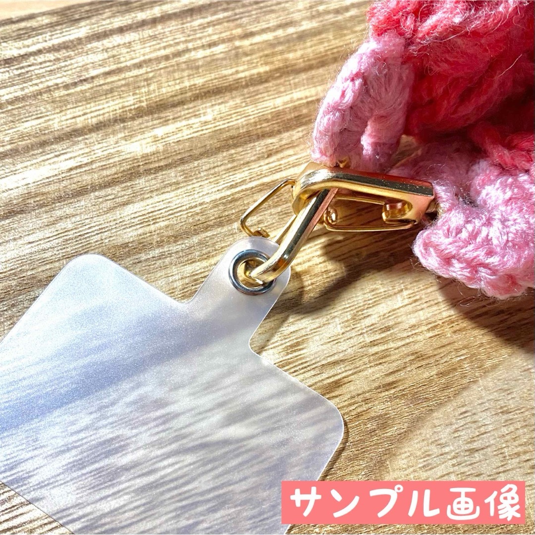 スマホショルダー 花 毛糸 緑 黒 赤 ネックストラップ  ハンドメイド  ハンドメイドのアクセサリー(キーホルダー/ストラップ)の商品写真
