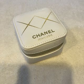 シャネル(CHANEL)の【CHANEL】ココクラッシュ ノベルティ ジュエリーケース 白 ゴールドロゴ付き 一部使用感あり(その他)
