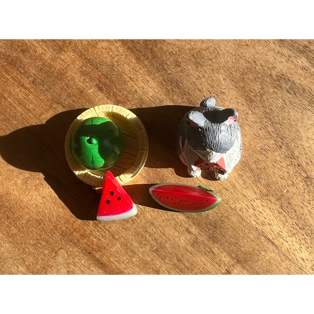 【新品】猫とスイカのセット インテリア/住まい/日用品のインテリア小物(置物)の商品写真