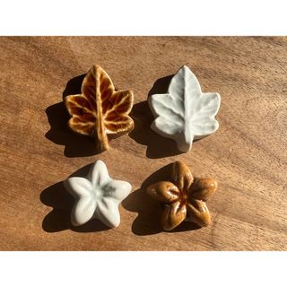 【新品】葉っぱとお花の箸置き(4つ:各2つ)(カトラリー/箸)