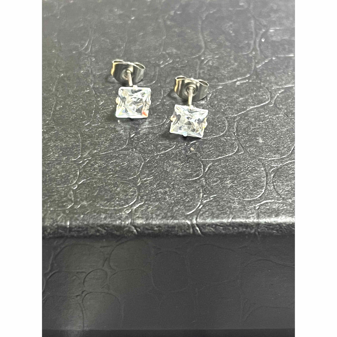 即購入OK！ピアス シルバー メンズ 未使用 即日発送 匿名配送OK メンズのアクセサリー(ピアス(片耳用))の商品写真