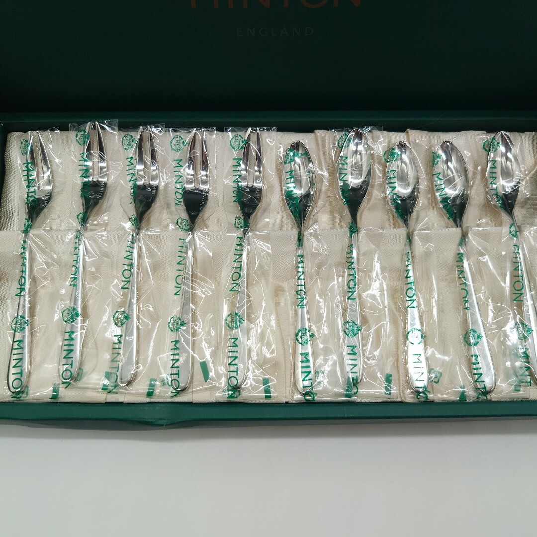 MINTON(ミントン)の【未使用品】ミントン　カトラリー セット　 ティースプーン ＆ ケーキフォーク インテリア/住まい/日用品のキッチン/食器(カトラリー/箸)の商品写真