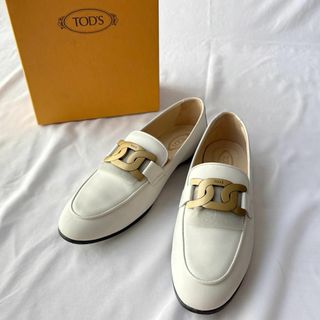 トッズ(TOD'S)の美品 トッズ ケイト ローファー お洒落 レザー 上品コーデ ホワイト 38(ローファー/革靴)