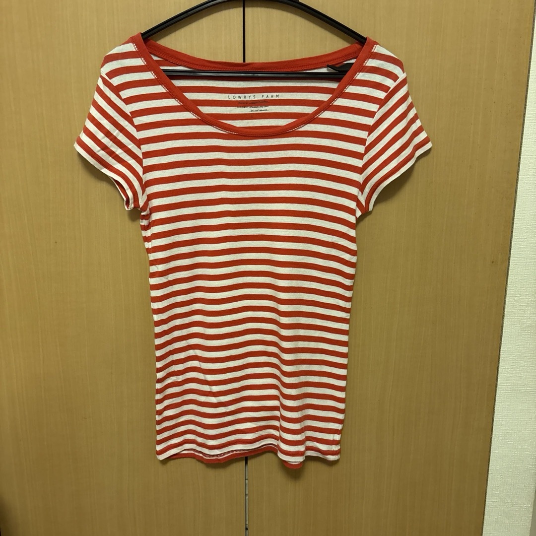 LOWRYS FARM(ローリーズファーム)のLOWRYS FARM 半袖Tシャツ 赤と白のストライプ レディースのトップス(Tシャツ(半袖/袖なし))の商品写真