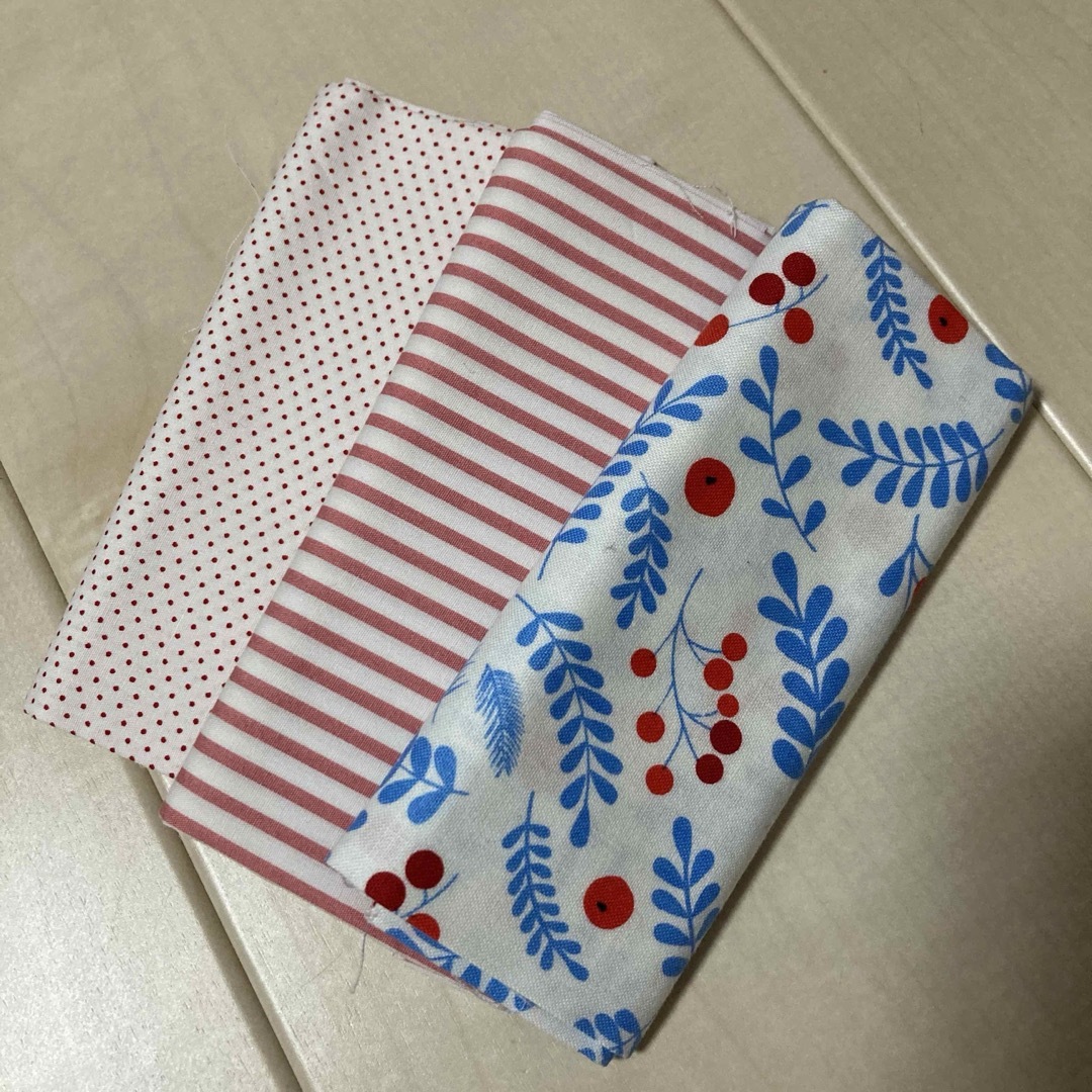 【レシピ付】カットクロス3枚セットフルーティーポップコットン生地 ハンドメイドの素材/材料(生地/糸)の商品写真