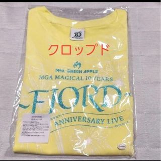 ユニバーサルエンターテインメント(UNIVERSAL ENTERTAINMENT)のMrs.GREEN APPLE　フィヨルド　グリッターロゴTシャツ　イエロー(ミュージシャン)