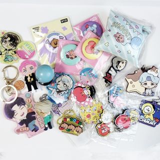BTS BT21 TinyTAN キーホルダー 缶バッチ アクスタ セット